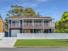 Beautiful Family Home with Gorgeous Bay Views from The Deck, Vincentia